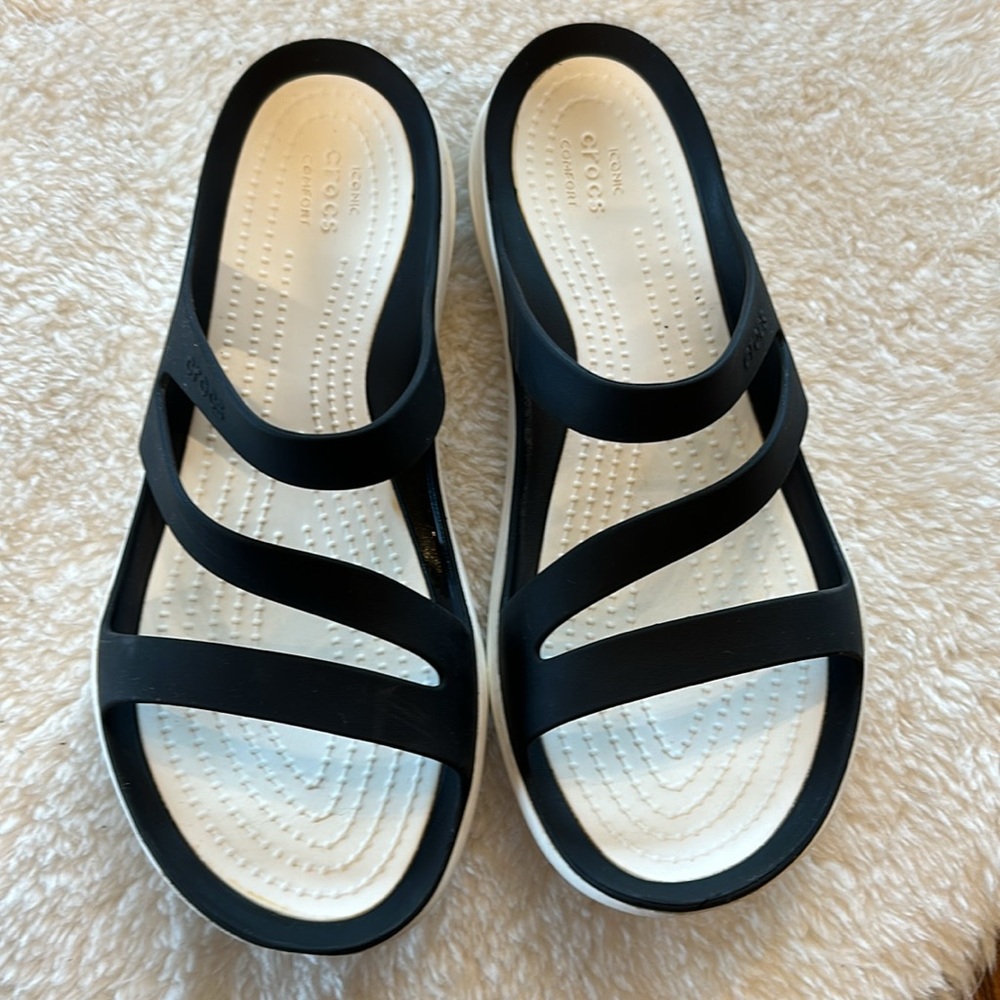 Women’s crocs - Picture 4 of 5
